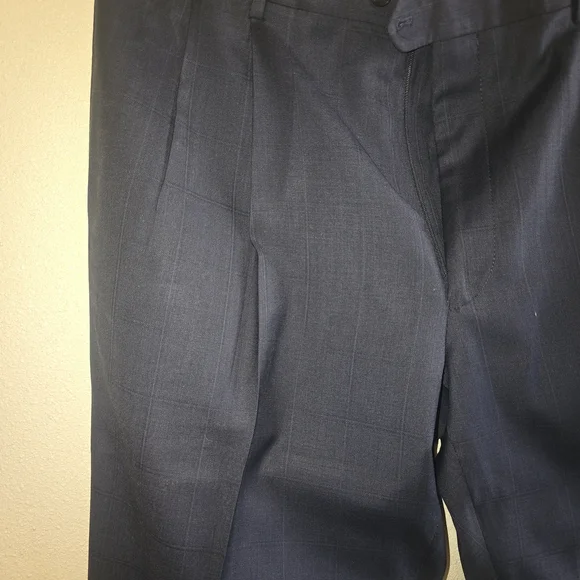 JoS A Bank Men's Dark Blue Suit